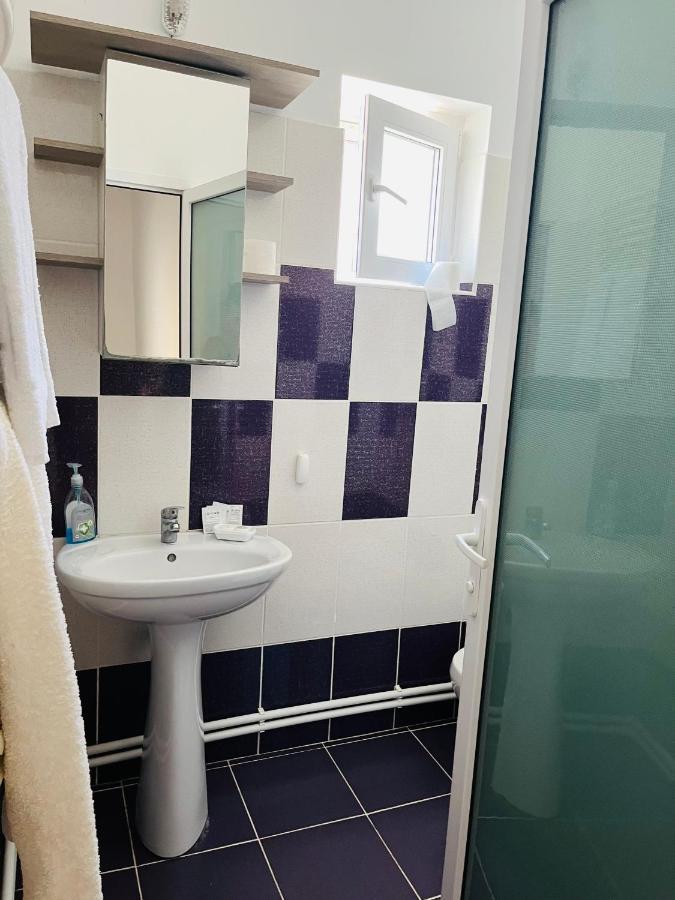 Apartament De Lux كوستِنيست المظهر الخارجي الصورة